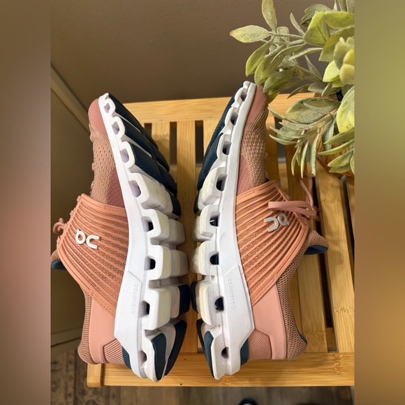 On Running Women's Cloudstyle Sneakers in Dusty Coral and Navy Women’s 8.5 - Picture 8 of 10